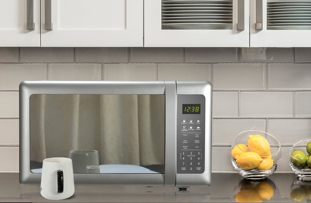 Emerson 0.7 Cu Ft Silver Mirror Finish, Countertop Microwave Oven, MW7601SL